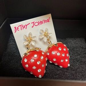 🍓Betsy Johnson (large) Strawberry dangle earrings.